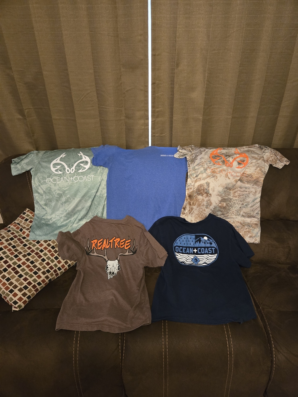 4 Ocean & Coast, 1 Realtree T-shirts